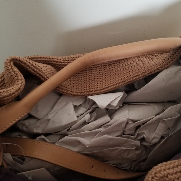 Saks - Picture 3 of 3